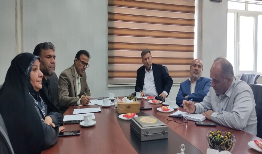 دكه هاي حاشيه جنگلي جاده عباس آباد به كلاردشت ساماندهي مي شود 