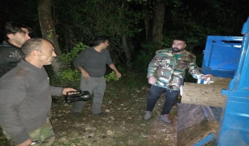 مقادیری چوب قاچاق از قاچاقچان کشف و ضبط شد 