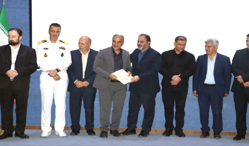 به  مناسبت روز خبرنگار از مسئول روابط عمومی اداره کل منابع طبیعی و ابخیزداری استان مازندران نوشهر  تجلیل شد