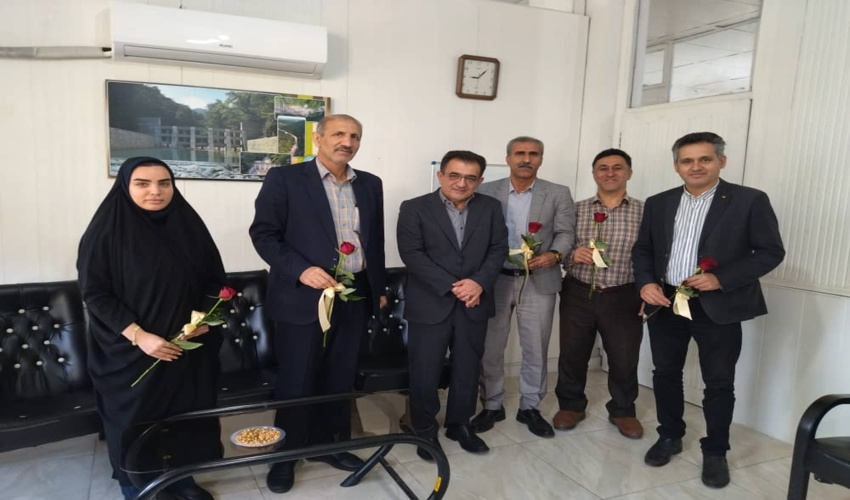 برگزاری جلسه تقدیر از زحمات کارشناسان طرح و برنامه به مناسبت روز امار و برنامه ریزی 