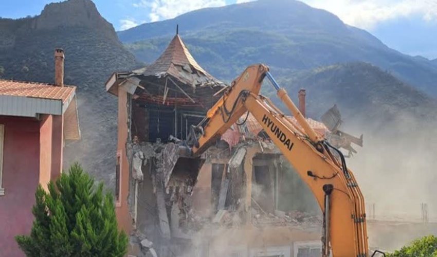 تخریب ویلای غیرمجازدر اراضی ملی