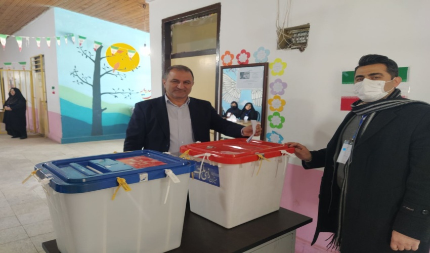 گزارش تصویری حضور مدیر کل و کارکنان اداره کل منابع طبیعی و آبخیزداری استان مازندران نوشهر در پای صندوق‌ رای مجلس شورای اسلامی و خبرگان رهبری