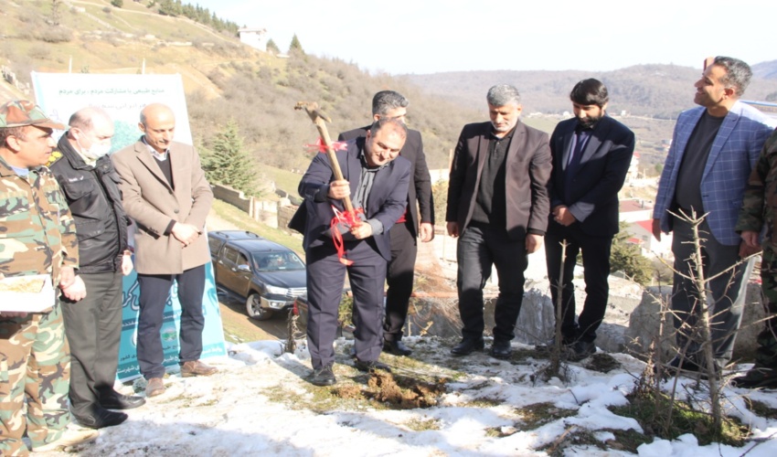 کلنگ ساختمان نگهبانی و ایست بازرسی منابع طبیعی در شهرستان کلاردشت به زمین زده شد