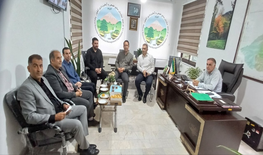 نشست صمیمی  رئیس اداره منابع طبیعی و آبخیزداری شهرستان چالوس با مشاور مدیر کل در امور نخبگان و جوانان اداره کل و هئیت همراه 