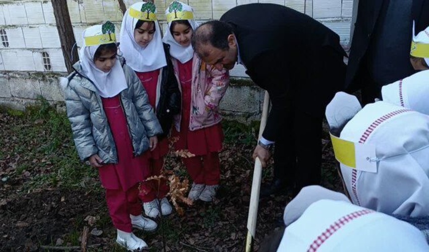 مدیرکل منابع طبیعی و آبخیزداری مازندران-نوشهرخبرداد  تولید بیش از ۶ میلیون نهال طی ۲ سال در غرب مازندران